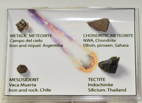 3 féle meteoritot és egy tektitet tartalmazó kis gyűjtemény